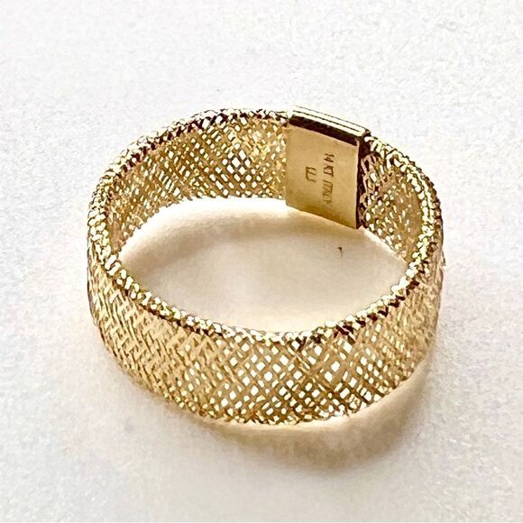 Leslie’s 14k Gold Stretch Ring - Picture 10 of 12